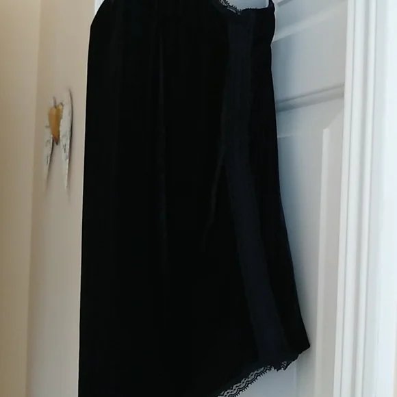 WHO WHAT WEAR Velvet & Lace Tank Top - Picture 7 of 8